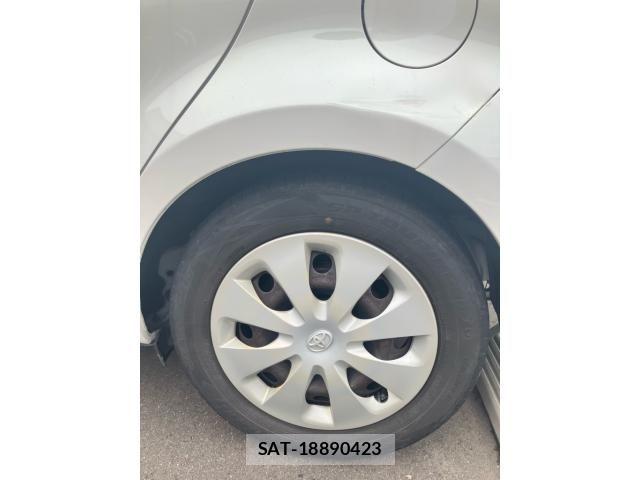 Toyota AQUA 2013-01 7356820-6