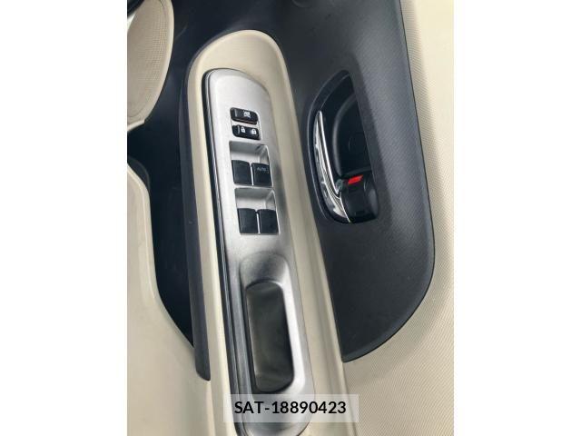 Toyota AQUA 2013-01 7356820-8