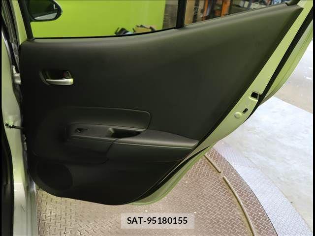 Toyota AQUA 2023-09 7356766-23