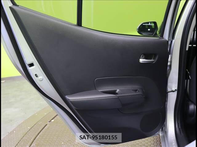 Toyota AQUA 2023-09 7356766-28