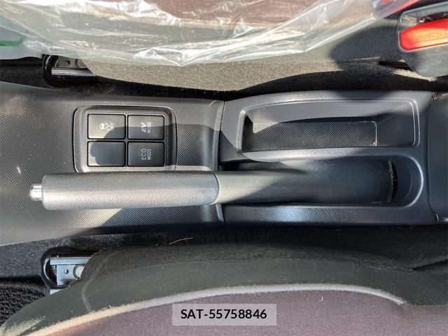 Toyota AQUA 2015-09 7356802-17