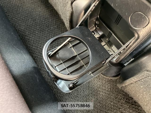 Toyota AQUA 2015-09 7356802-19