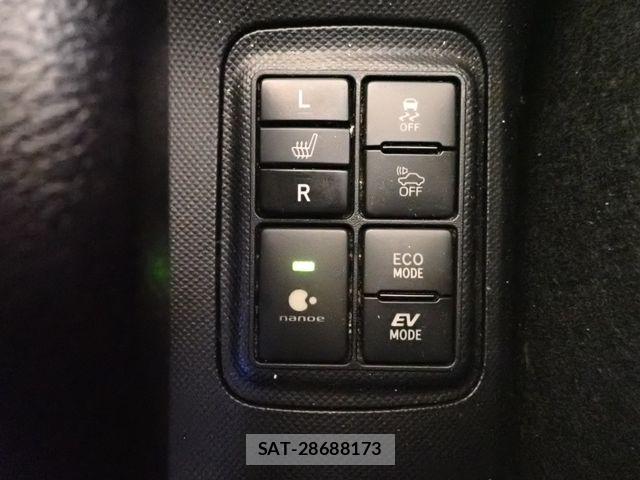Toyota AQUA 2016-03 7356756-15