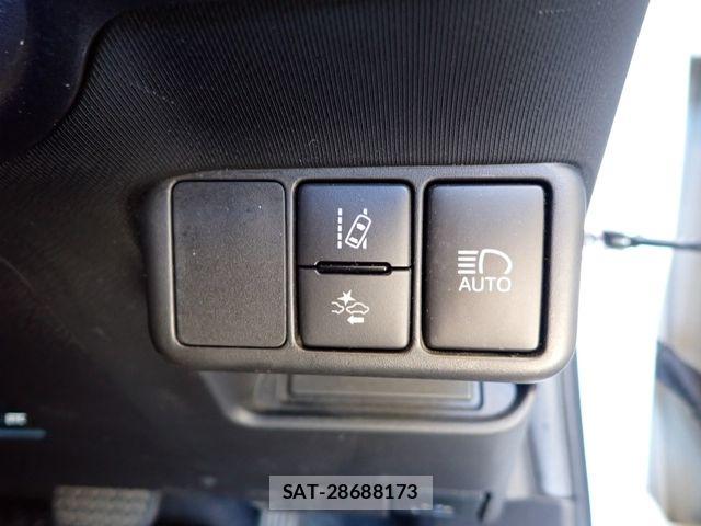 Toyota AQUA 2016-03 7356756-18