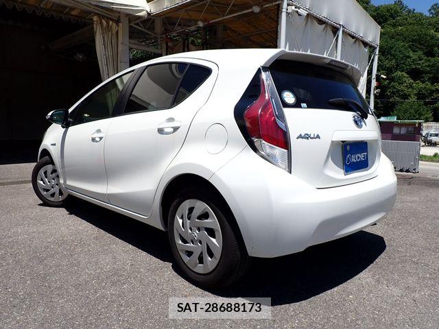 Toyota AQUA 2016-03 7356756-2