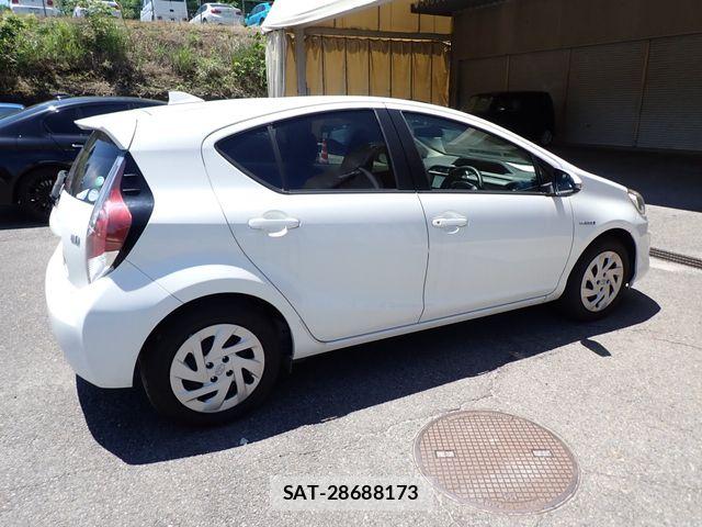 Toyota AQUA 2016-03 7356756-6