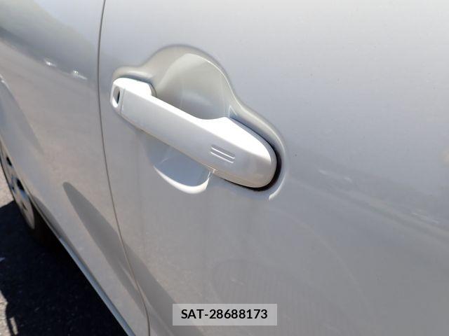 Toyota AQUA 2016-03 7356756-8