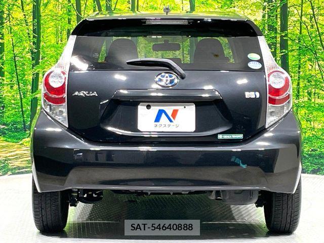 Toyota AQUA 2013-05 7356803-16