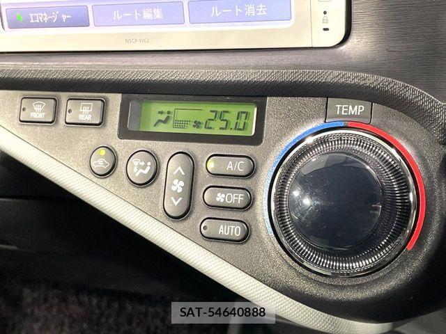 Toyota AQUA 2013-05 7356803-8