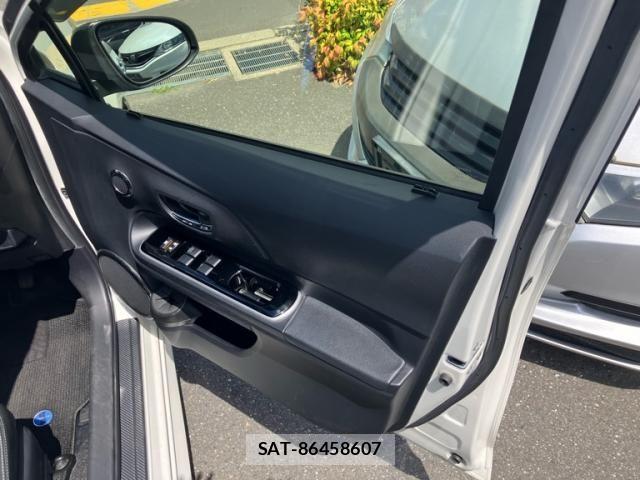 Toyota AQUA 2015-08 7356805-11