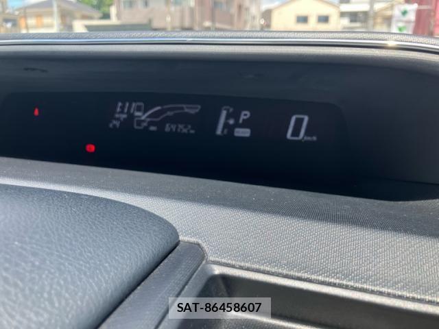 Toyota AQUA 2015-08 7356805-17