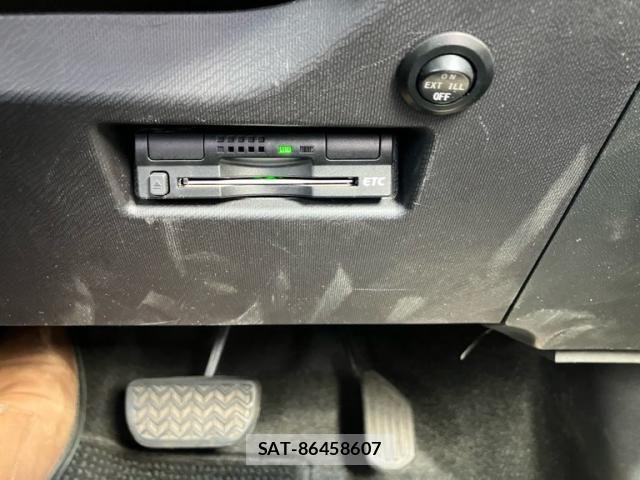 Toyota AQUA 2015-08 7356805-19