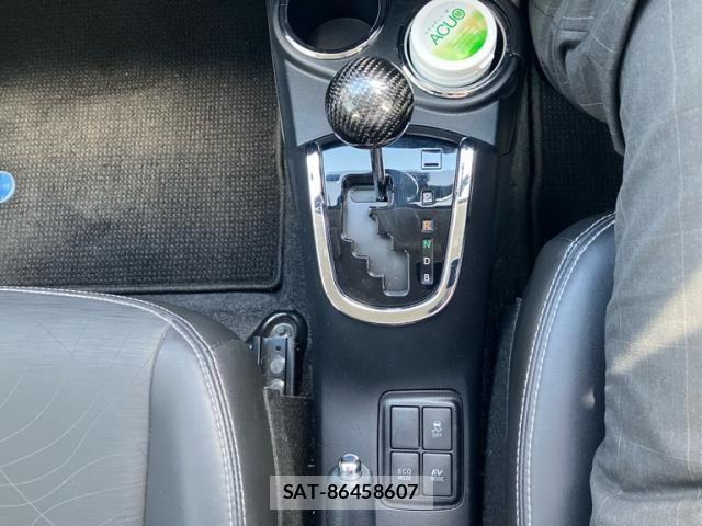 Toyota AQUA 2015-08 7356805-22