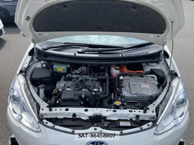 Toyota AQUA 2015-08 7356805-25