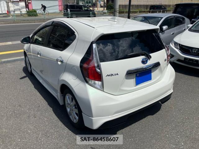 Toyota AQUA 2015-08 7356805-3