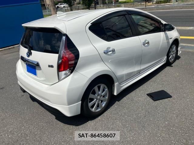 Toyota AQUA 2015-08 7356805-4