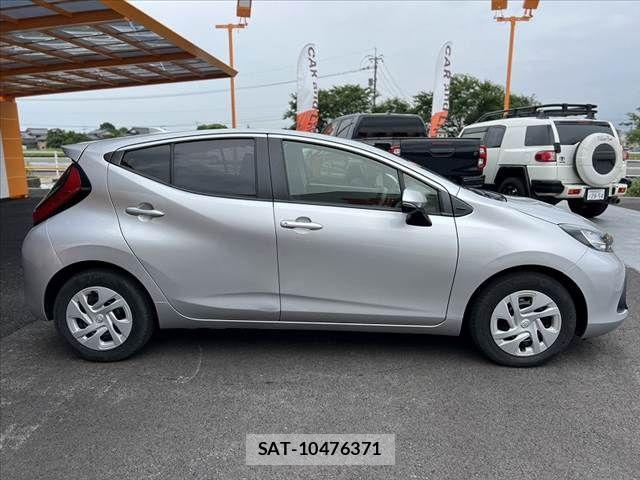 Toyota AQUA 2021-11 7356781-11