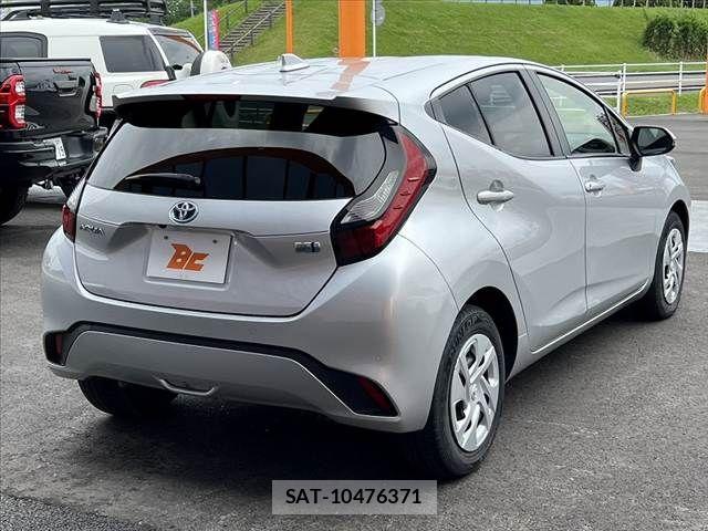 Toyota AQUA 2021-11 7356781-12