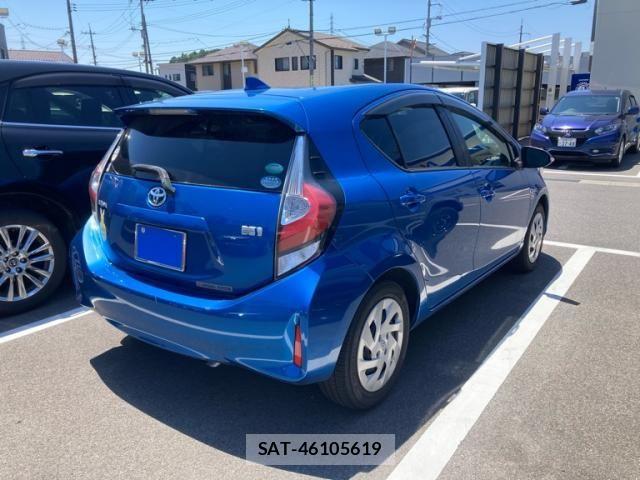 Toyota AQUA 2018-03 7356809-4