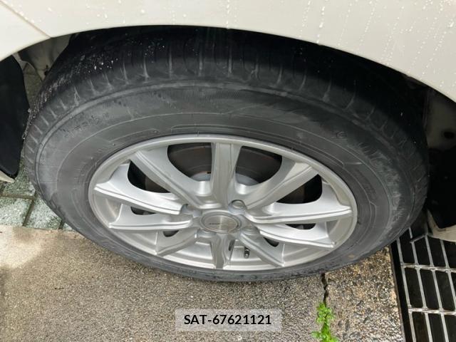 Toyota AQUA 2013-02 7356816-8