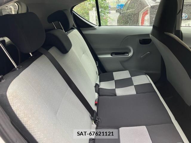 Toyota AQUA 2013-02 7356816-14