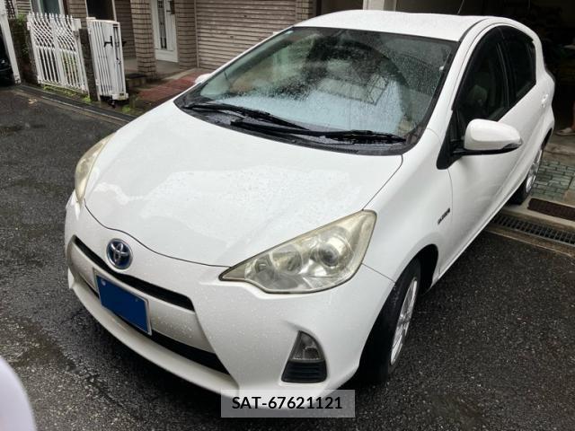 Toyota AQUA 2013-02 7356816-1