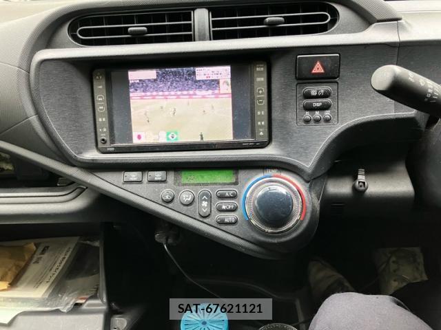 Toyota AQUA 2013-02 7356816-19