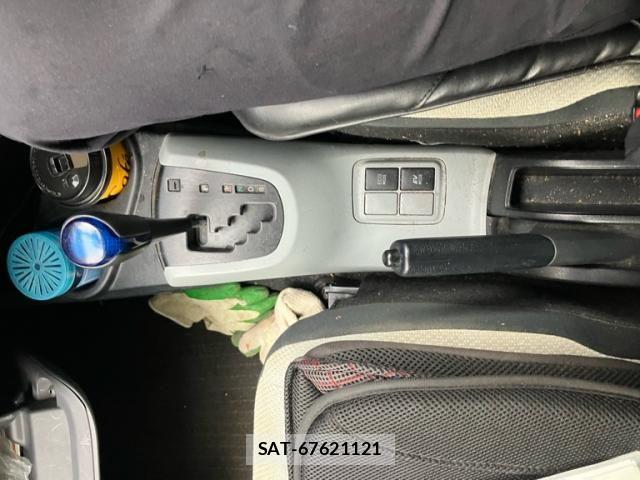 Toyota AQUA 2013-02 7356816-20