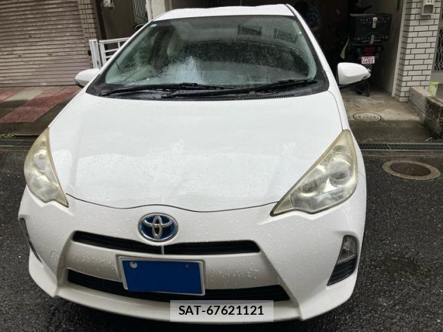 Toyota AQUA 2013-02 7356816-2