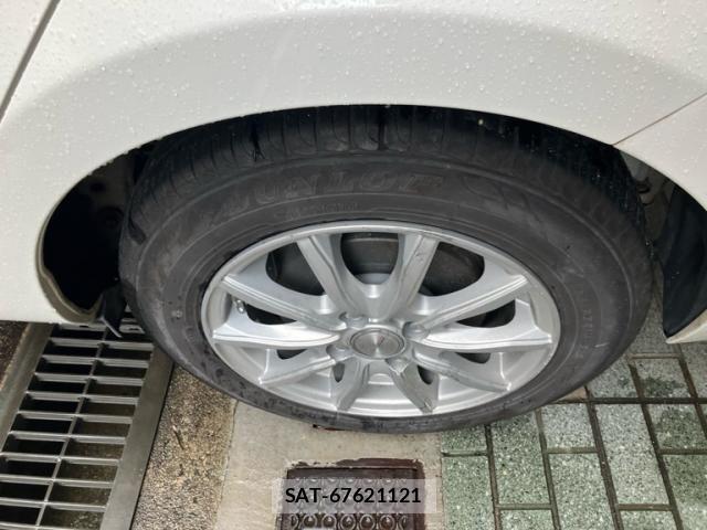 Toyota AQUA 2013-02 7356816-5