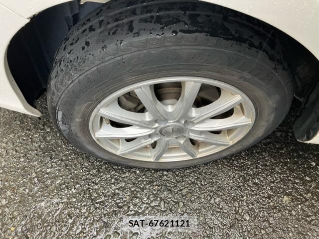 Toyota AQUA 2013-02 7356816-6