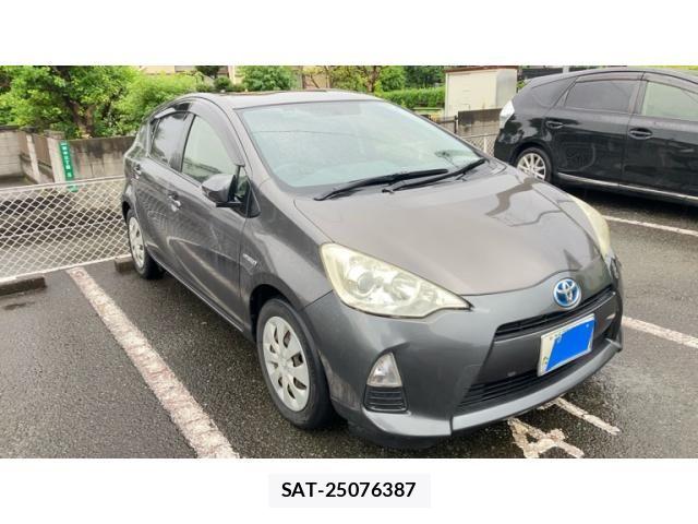 Toyota AQUA 2013-07 7356817-0