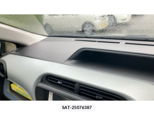 Toyota AQUA 2013-07 7356817-10