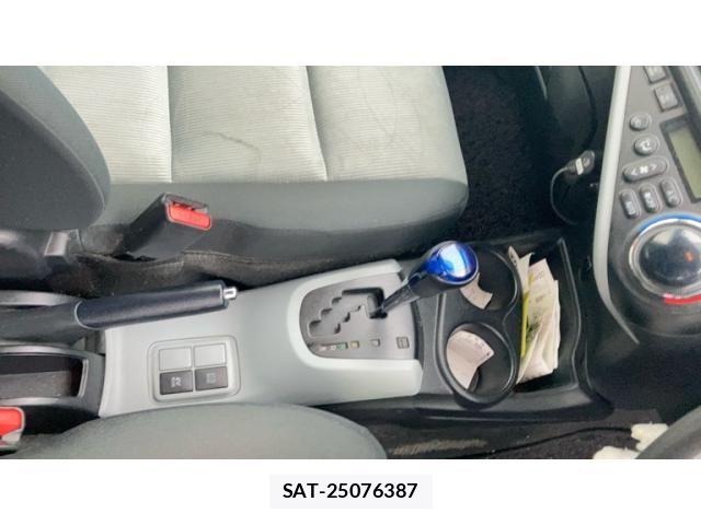 Toyota AQUA 2013-07 7356817-11