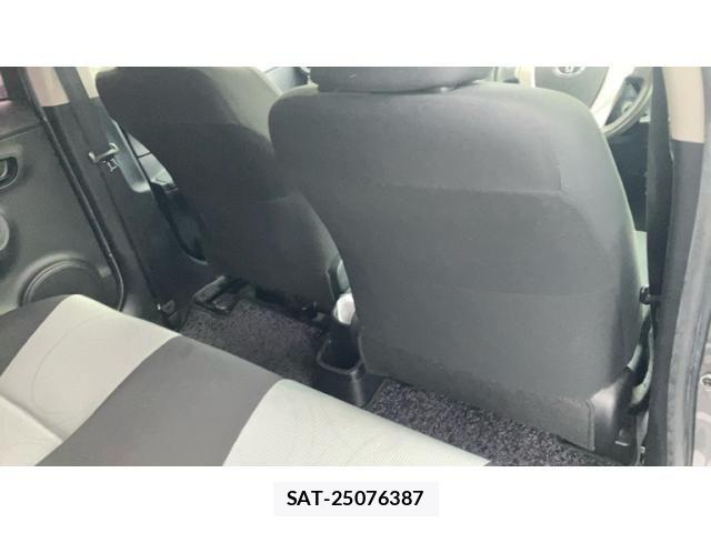 Toyota AQUA 2013-07 7356817-14