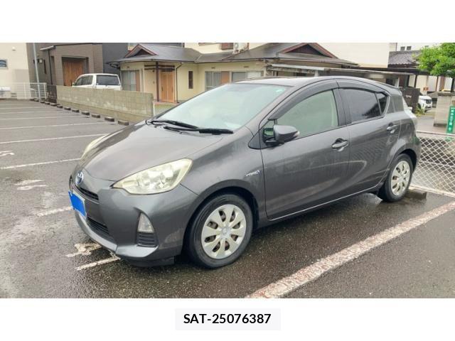 Toyota AQUA 2013-07 7356817-1