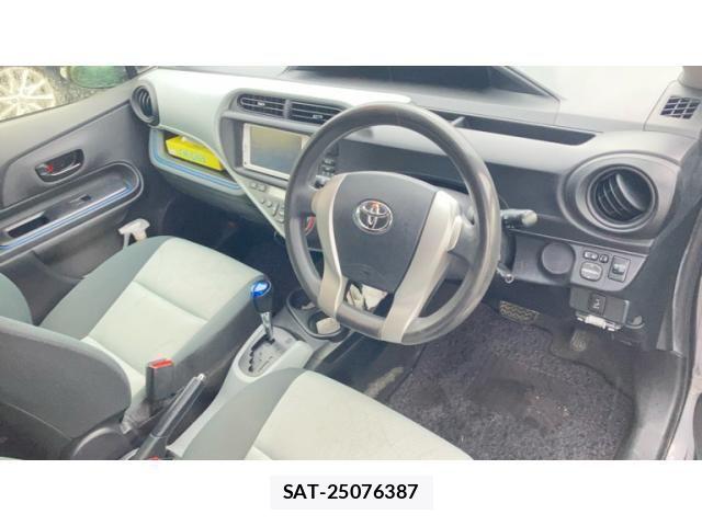 Toyota AQUA 2013-07 7356817-4