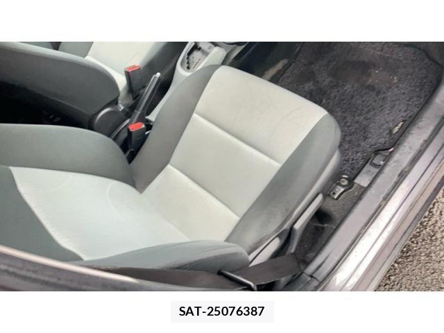 Toyota AQUA 2013-07 7356817-5