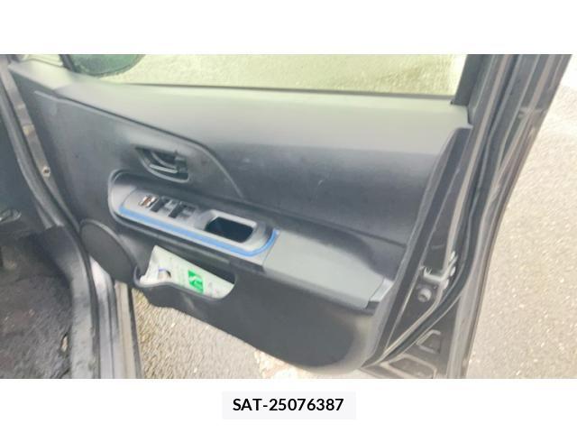 Toyota AQUA 2013-07 7356817-6