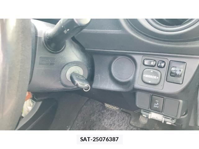 Toyota AQUA 2013-07 7356817-7