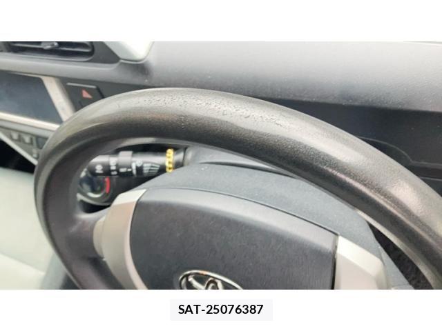 Toyota AQUA 2013-07 7356817-8