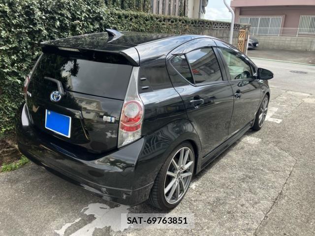 Toyota AQUA 2013-08 7356824-3