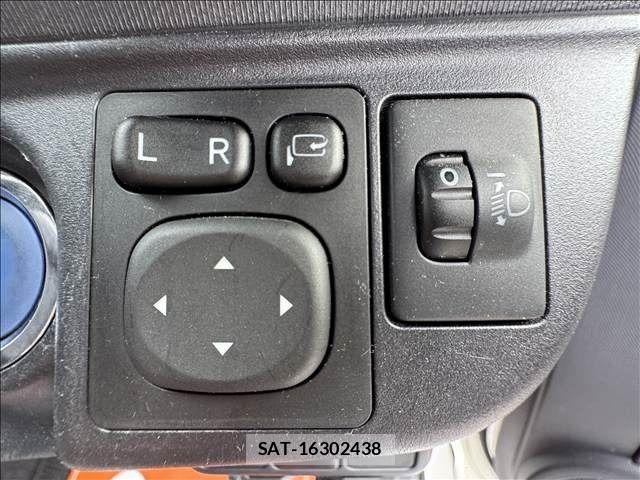 Toyota AQUA 2014-10 7356796-22