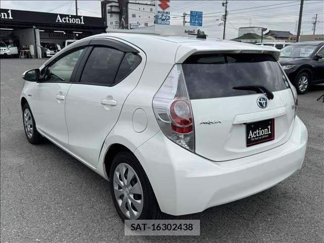 Toyota AQUA 2014-10 7356796-3