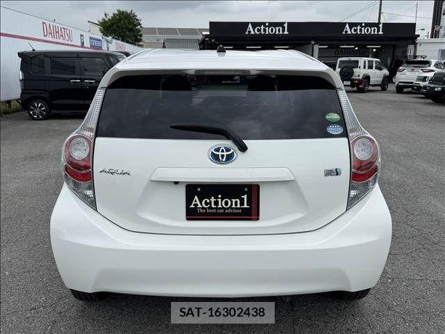 Toyota AQUA 2014-10 7356796-4