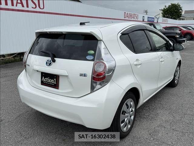 Toyota AQUA 2014-10 7356796-5