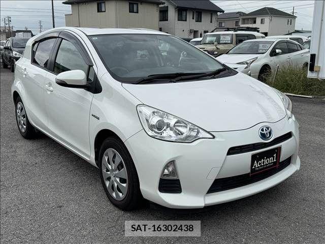 Toyota AQUA 2014-10 7356796-6
