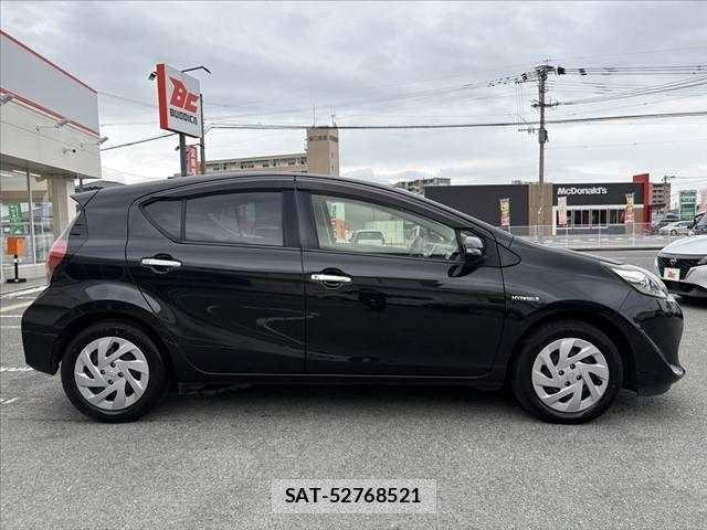 Toyota AQUA 2018-05 7356788-10