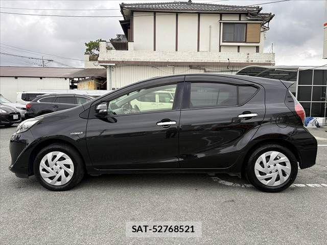Toyota AQUA 2018-05 7356788-11