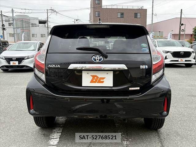 Toyota AQUA 2018-05 7356788-13